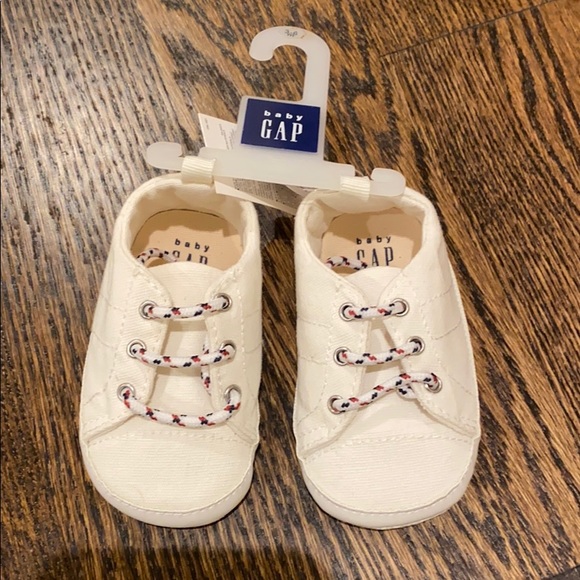 neutral baby shoes